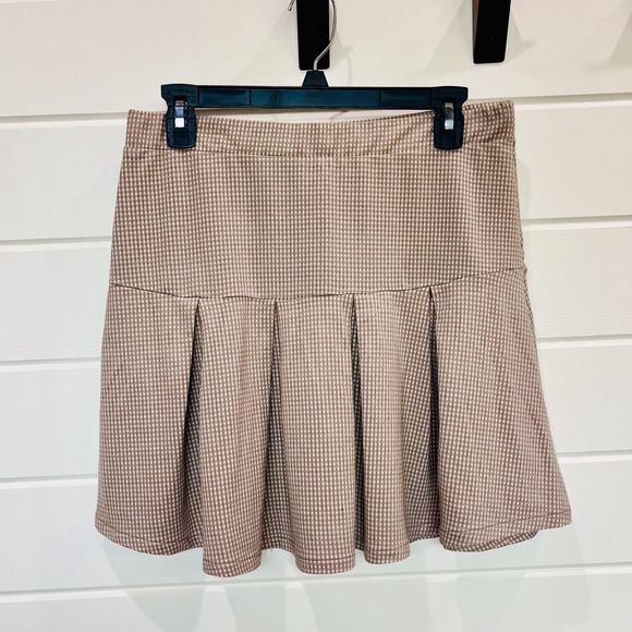 URBAN Romantics Dresses & Skirts - Urban Romantics Pleated Mini Skirt Womens L Tan Gingham Drop Waist Preppy Skater